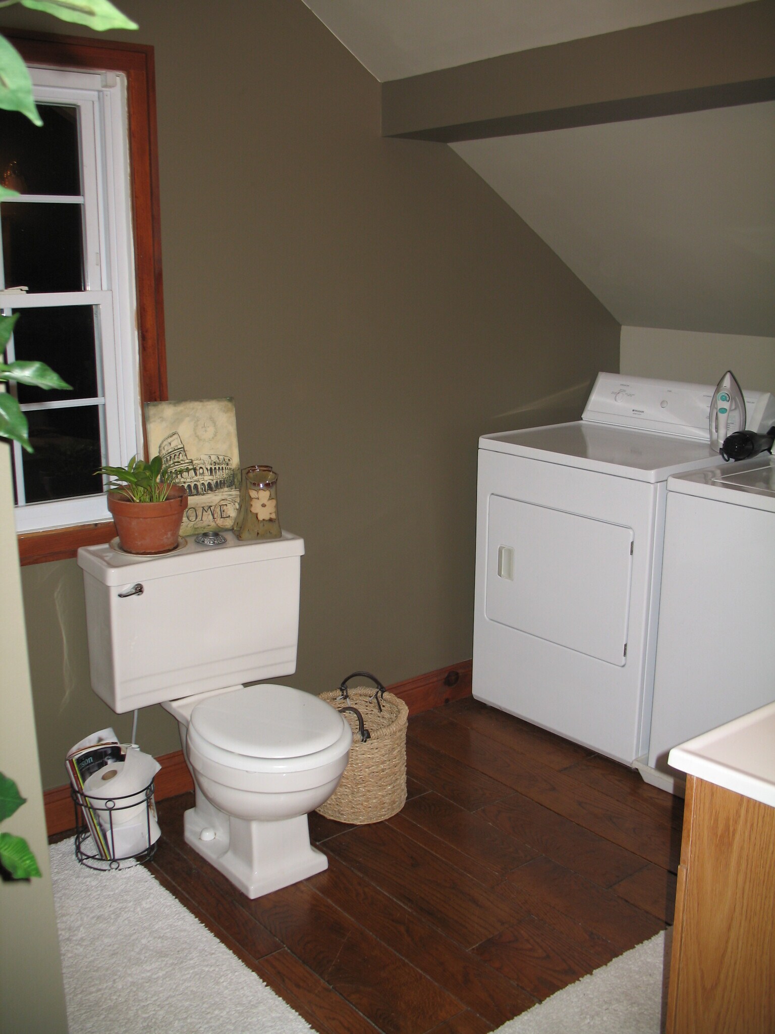 Bath Not Furnished - photo took when staged - 923 Hillcrest E Dr