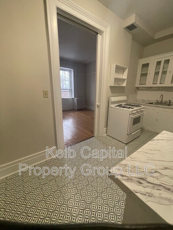 Building Photo - 179 Main St