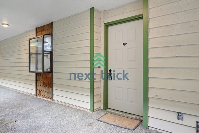 Building Photo - 2 Bed 1 Bath Condo