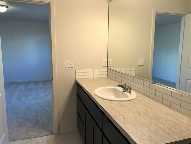 Building Photo - Spacious 4 Bd 2.5 Ba Home in  Camas School District! Upgrades! Close to Parks & Freeway Access!