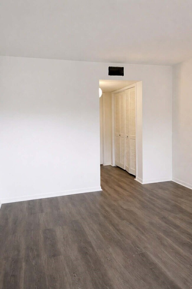 Building Photo - 3035 Walnut Bend Ln