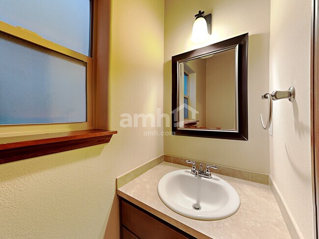 Building Photo - 33586 SE Steinfeld St