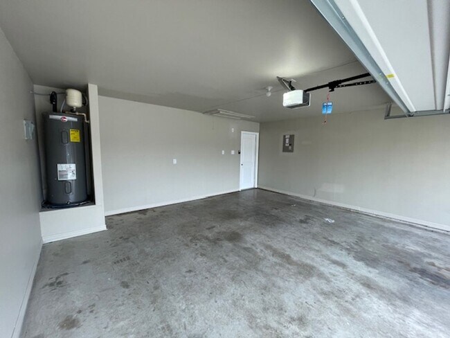 Building Photo - 3618 Foster Meadows