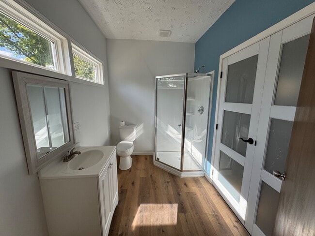 Building Photo - 807 N Logan St