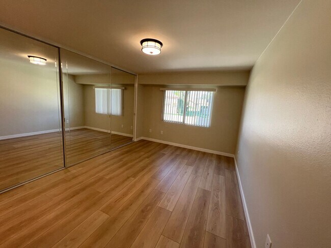 Building Photo - Beautiful Coronado II for Rent