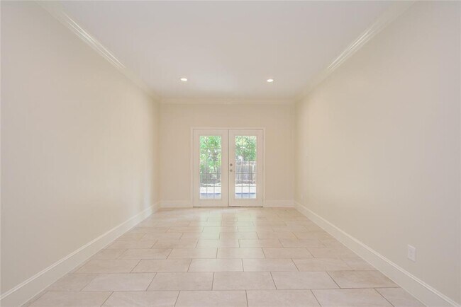 Building Photo - 10572 Twin Oak Dr