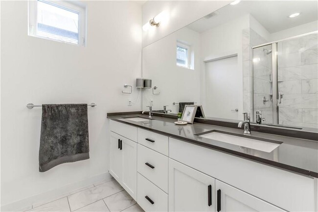Building Photo - 3207 Aldwyche Dr