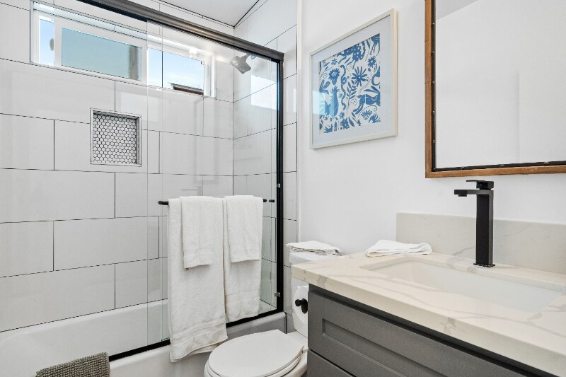 Building Photo - 21 S Venice Blvd