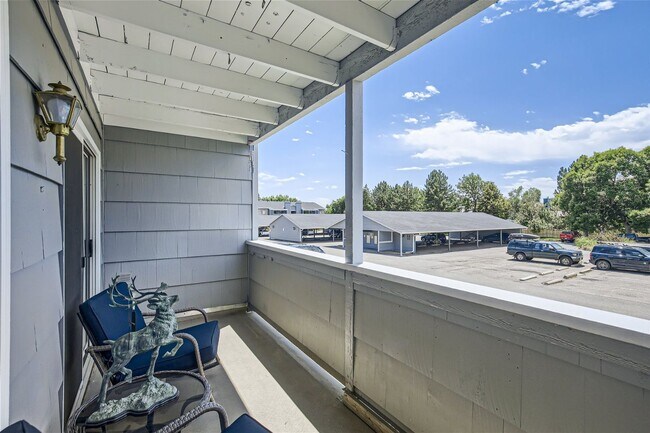 Building Photo - Updated 2 Bed 2 Bath Hunter Creek Condo W/Community Pool
