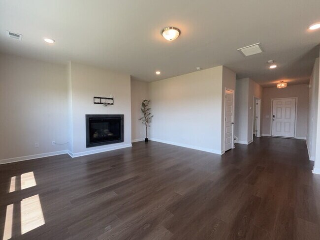 Building Photo - 445 Navona Dr
