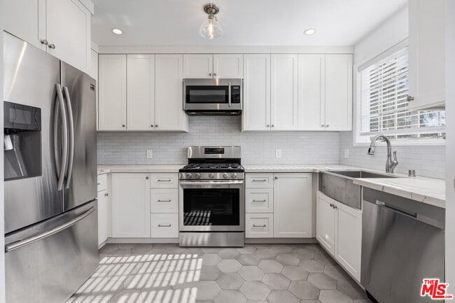 Building Photo - 9756 W Olympic Blvd