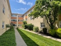 Building Photo - 6022 N Avondale Ave