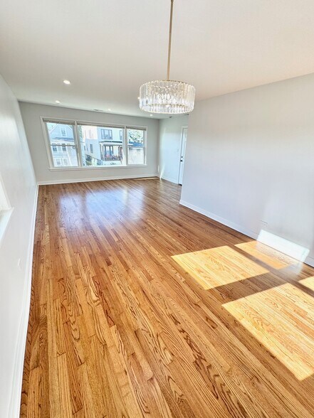 Building Photo - 4816 W Henderson St