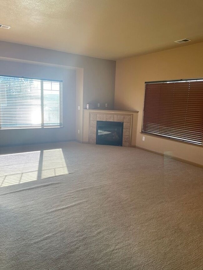 Building Photo - READY NOW!! ....Spacious Rancho San Rafael...