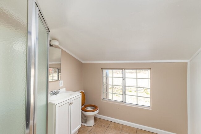 Building Photo - One bedroom Private home on Horse Property