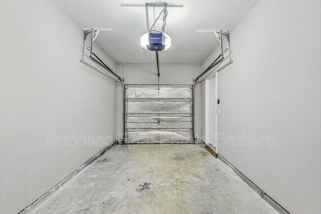 Building Photo - 1645 Heyford Cir NW