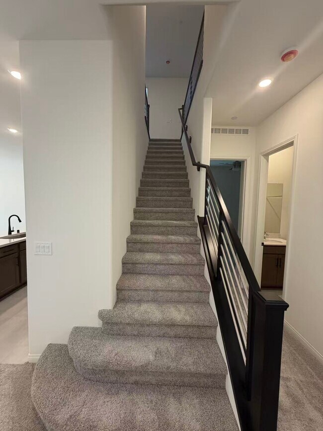 Building Photo - 519 La Vis Acrs Ln