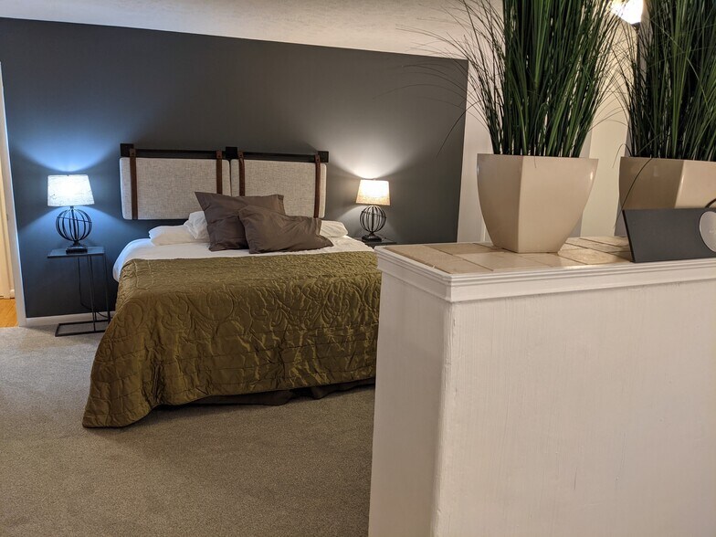 Master Bedroom - 1027 Cherokee Rd