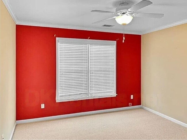 Building Photo - 2020 Washington Dr