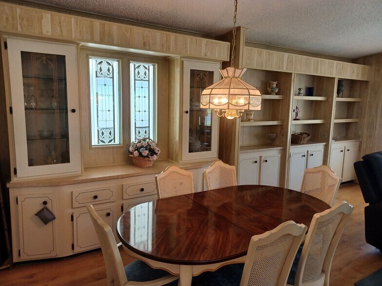 Building Photo - 55 + Community Turn Key 2 Bedroom / 2 Bathroom Home in a Private Gated Community Furnisher Negoti...