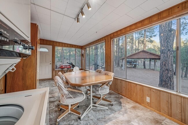 Building Photo - 194 E Blue Jay Cir