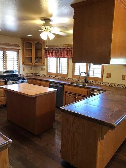 Kitchen - 8265 Elizabeth Lake Rd
