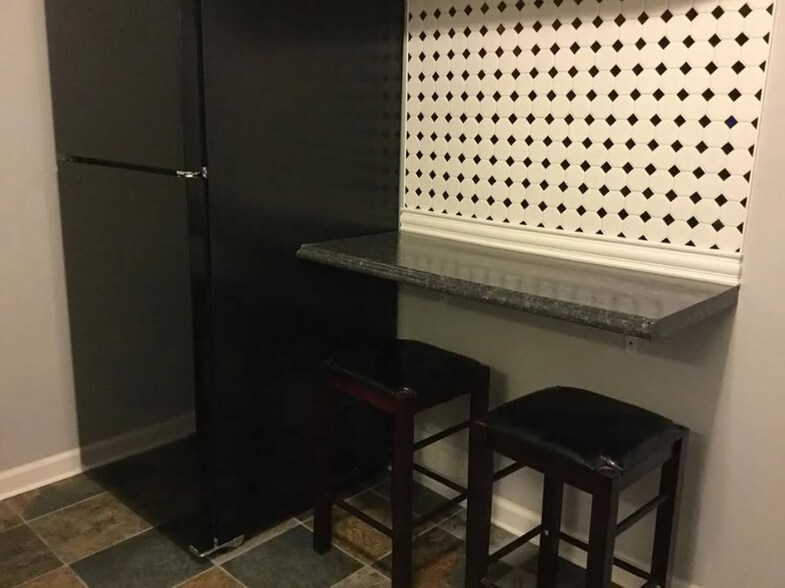 Building Photo - 733a Cribbs St