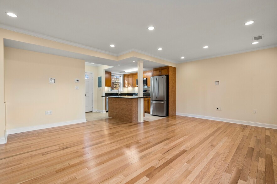 Building Photo - 148 Independence Dr