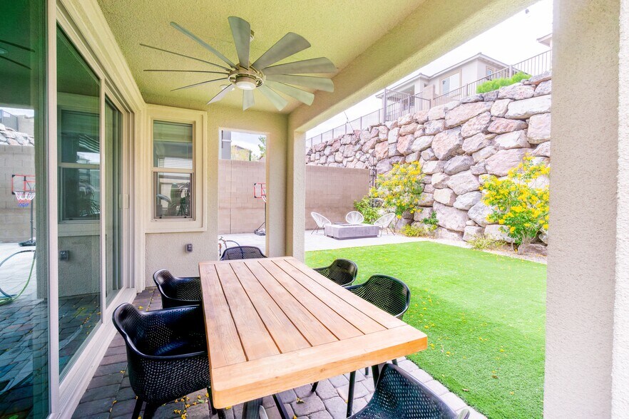 Backyard Patio for summer dinners - 12412 Shoreline Echo Ave