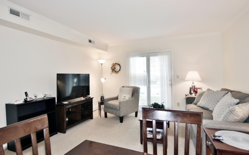 Building Photo - 351 Pemberwick Rd