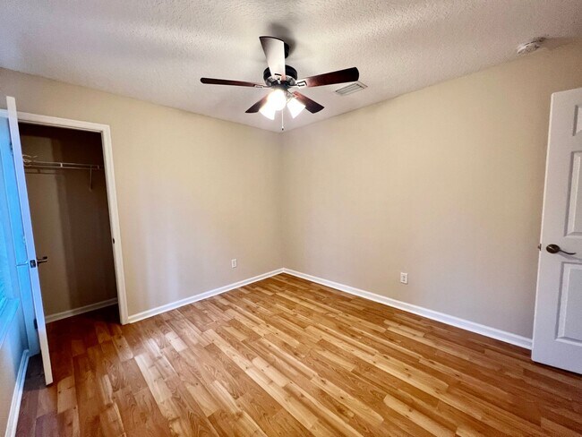 Building Photo - Beautiful home in Pace Island Available Now!