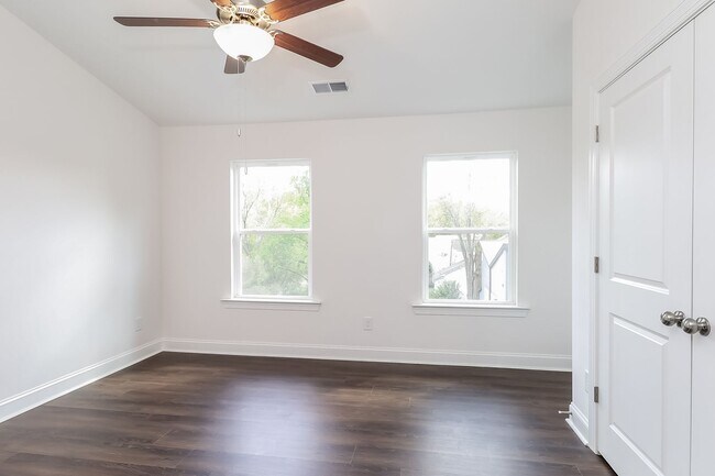 Building Photo - 3-Bedroom, 3.5 Bath Townhome for Rent in Charlotte, NC | Attached Garage & Modern Kitchen