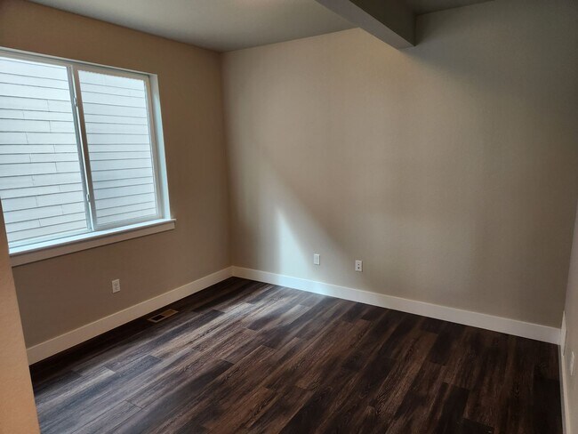 Building Photo - Newer single family home in Painted Prairie.