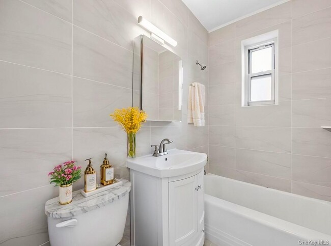 Building Photo - 230 Pelham Rd