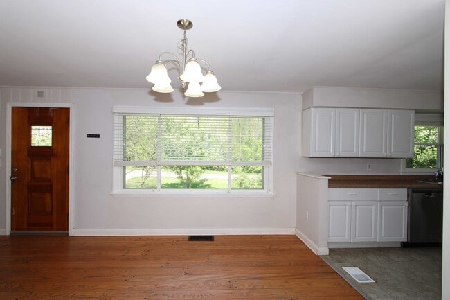 Building Photo - 3 Bed 1 Bath House