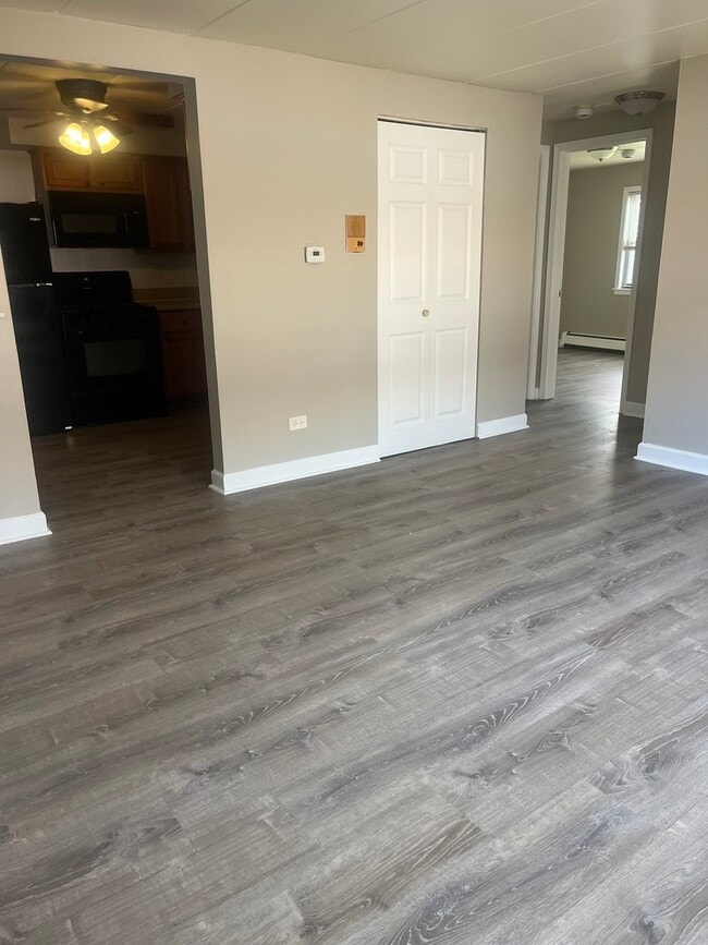 Building Photo - 10917 S Lloyd Dr