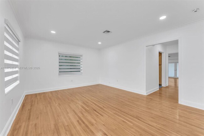 Building Photo - 2121 SW 30th Ct