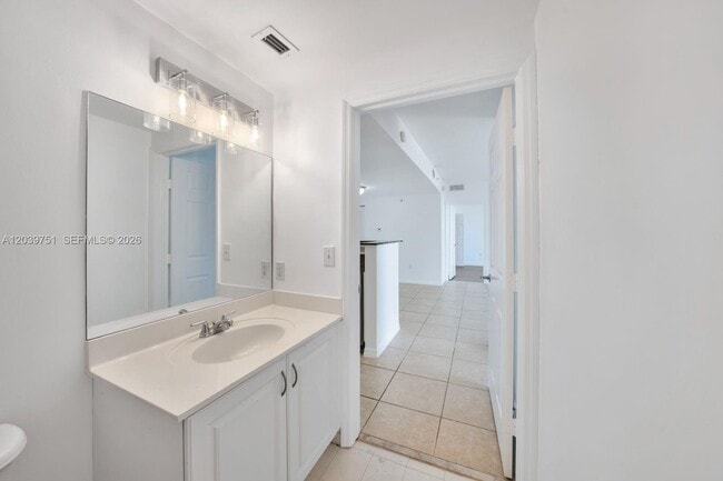 Building Photo - 215 SW 42nd Ave