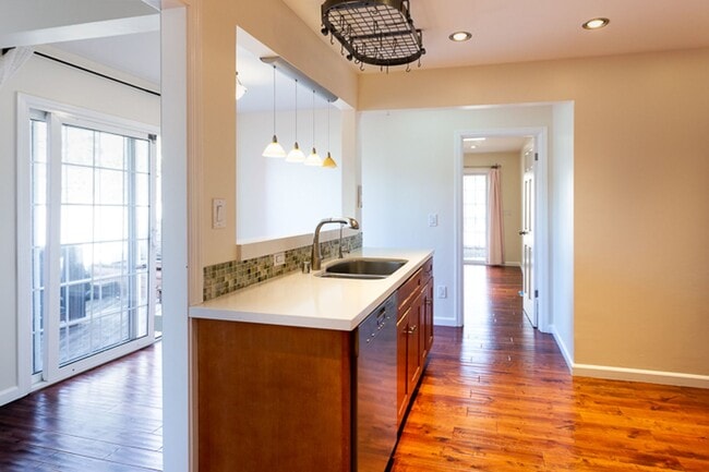 Building Photo - Beautiful Four bedroom, Two bathroom house...