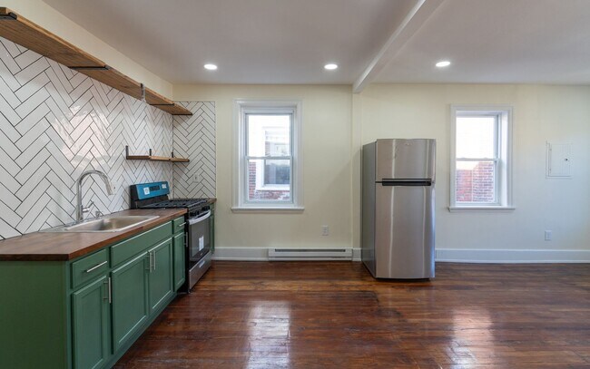 Building Photo - 5003 Pine St