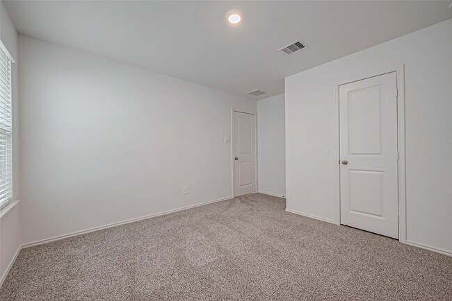 Building Photo - 2943 Sycamore Run Ln