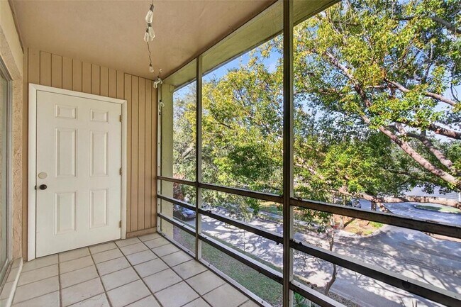 Building Photo - 2302 S Manhattan Ave