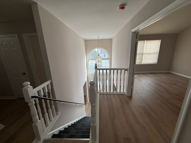 Building Photo - Beautiful and spacious 4 Bedroom Townhouse...