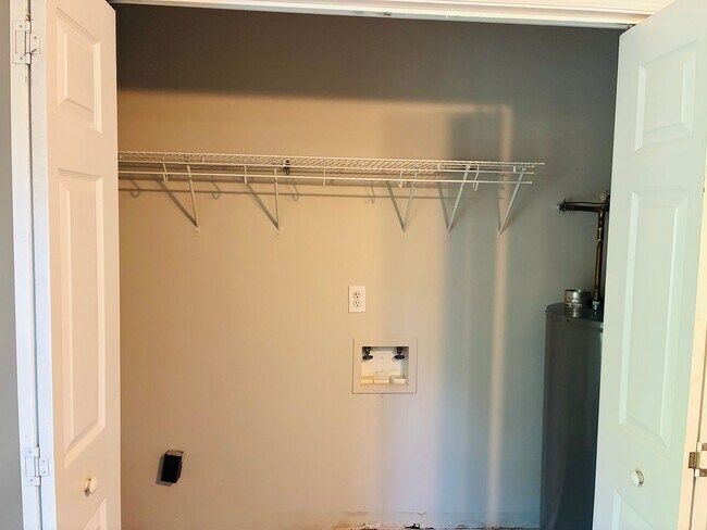 Building Photo - Freshly Renovated 3BR/2BA Home with Huge Fenced Backyard | Section 8 Welcome