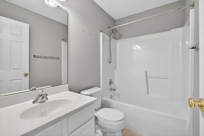 Building Photo - Spacious 3BR Townhome Across From Neighbor...