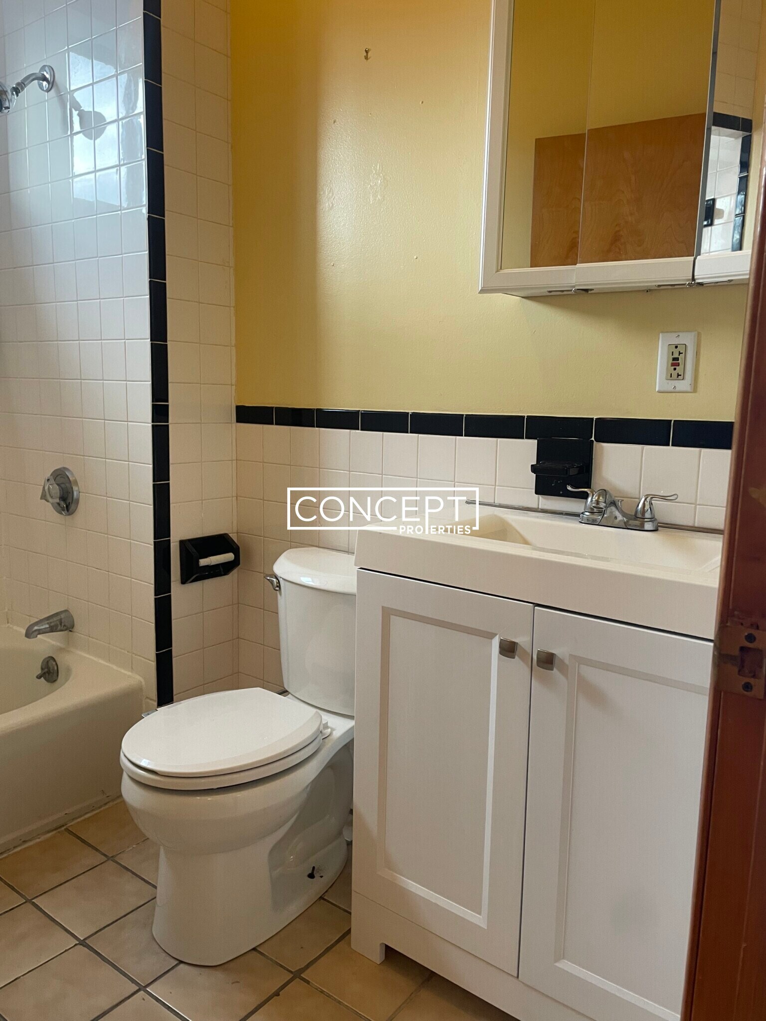 Building Photo - 369A Centre St