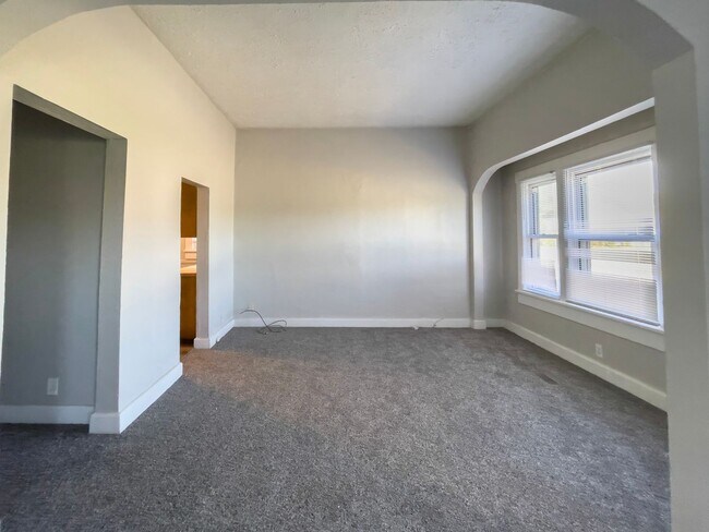 Building Photo - 1219 W Jackson St