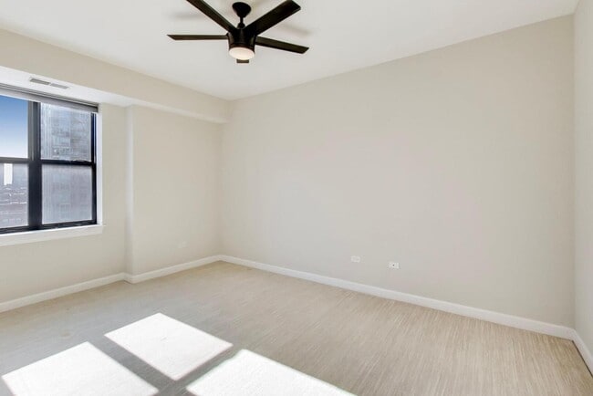 Building Photo - 451 W Huron St