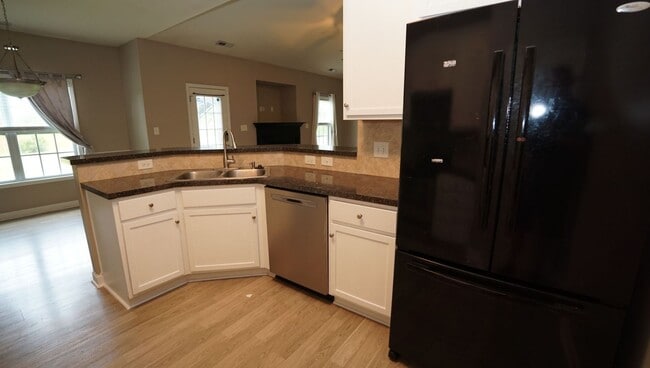 Building Photo - 147 Moonstone Ct