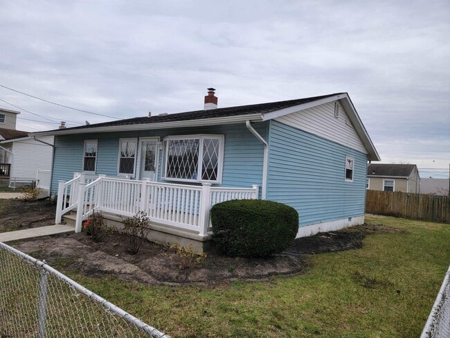 Building Photo - 1834 Beach Ave